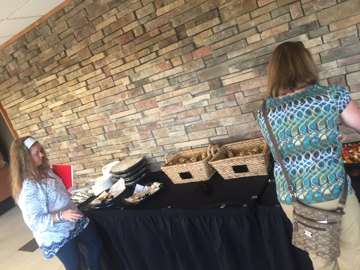 EdCampEOC's tweet photo. Whooo hooo!!! Great breakfast from @unitedsystemsok and a great start to #EdCampEOC #oklaed https://t.co/vke34idBov