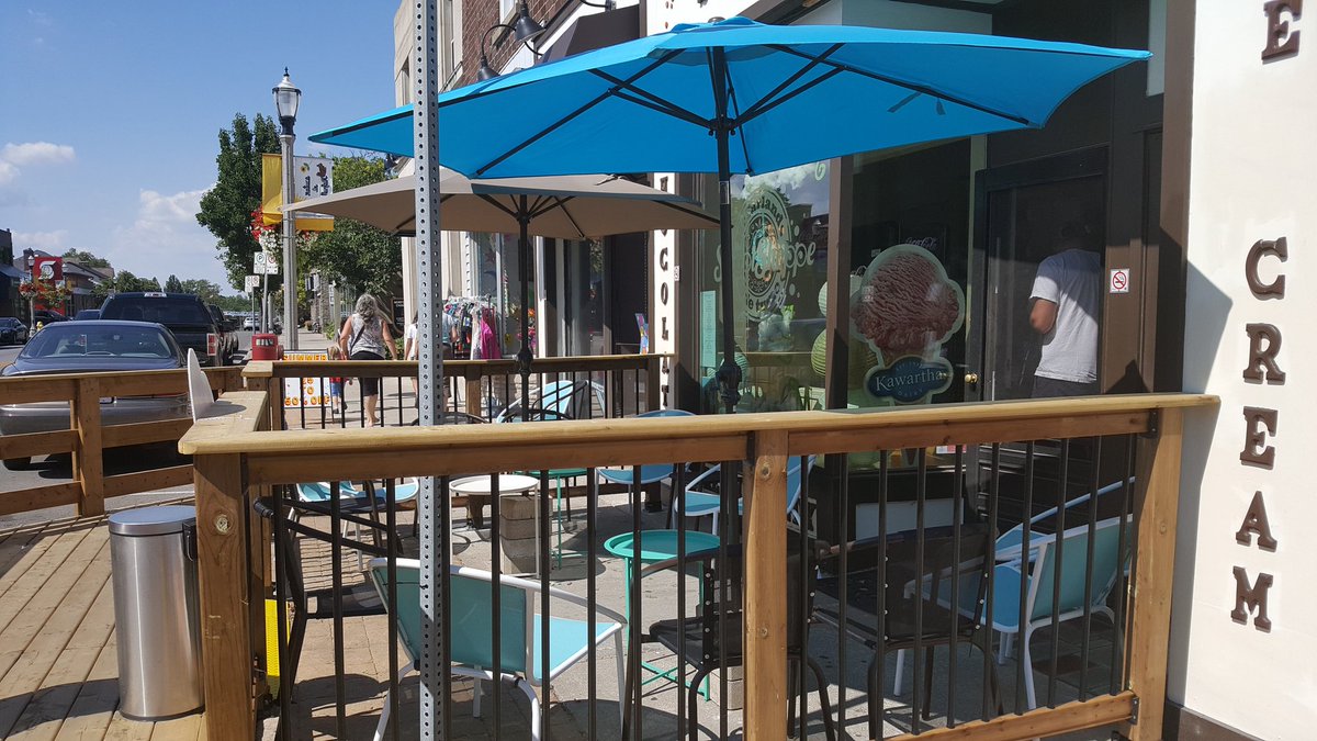 NorfolkTour's tweet image. Enjoy the summer 'bump-outs' all summer at most local cafes in downtown #Simcoe. @serafina_simcoe #ToDoInNorfolk