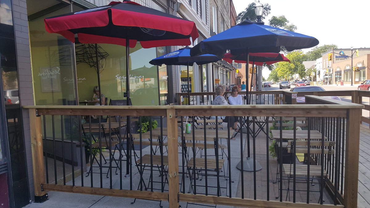 NorfolkTour's tweet image. Enjoy the summer 'bump-outs' all summer at most local cafes in downtown #Simcoe. @serafina_simcoe #ToDoInNorfolk