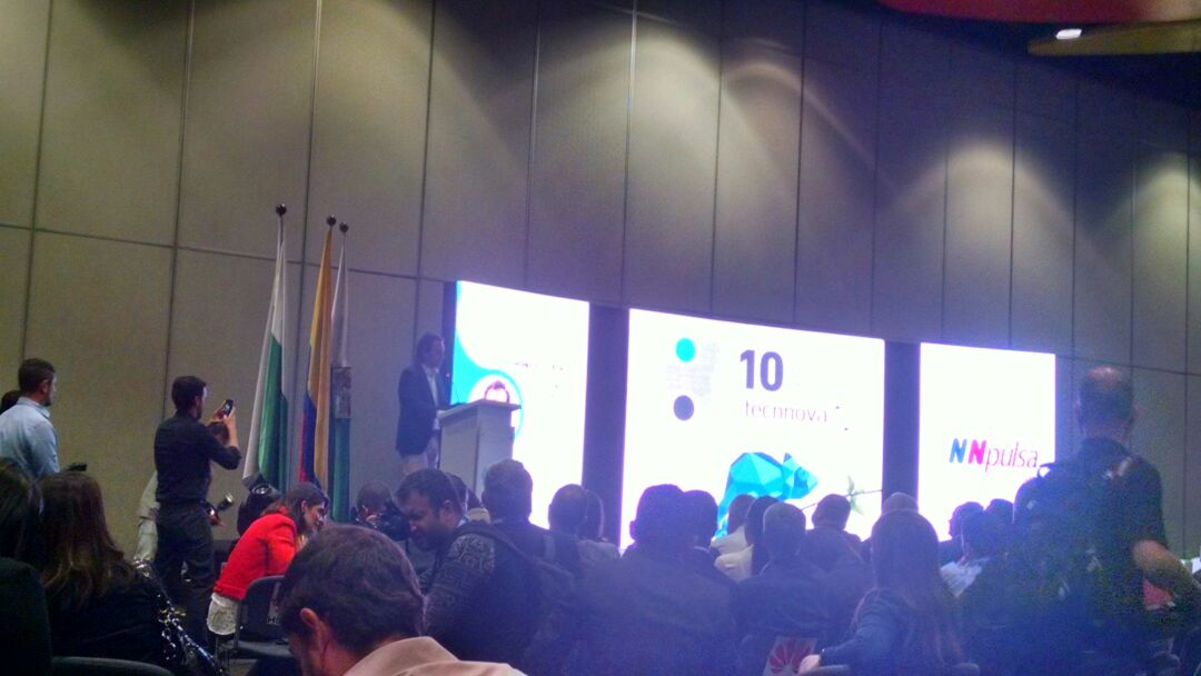 IUColmayor's tweet photo. @FicoGutierrez le apuesta a la innovación y al progreso de la ciudad con la transferencia tecnológica #Tecnnova https://t.co/dincBlWZ14