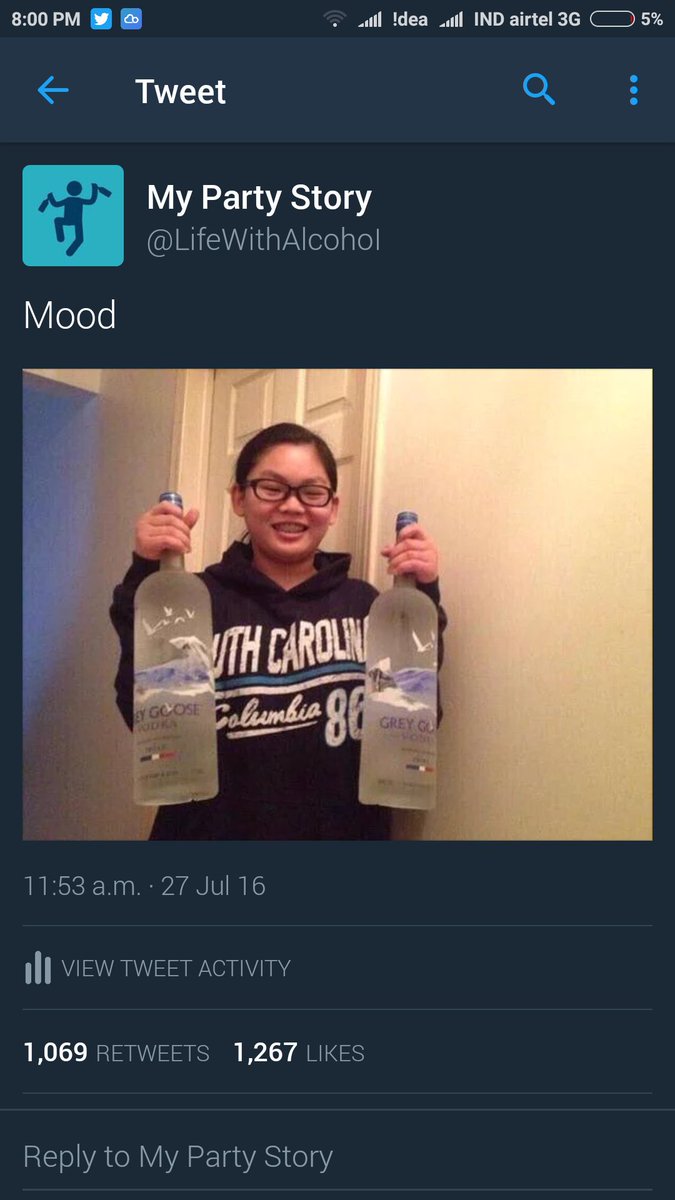 Baddiestory's tweet photo. When your friend's drunk With me then go and Follow @LifeWithAlcohoI For Best Drunks Tweets. https://t.co/B2p7movXO7