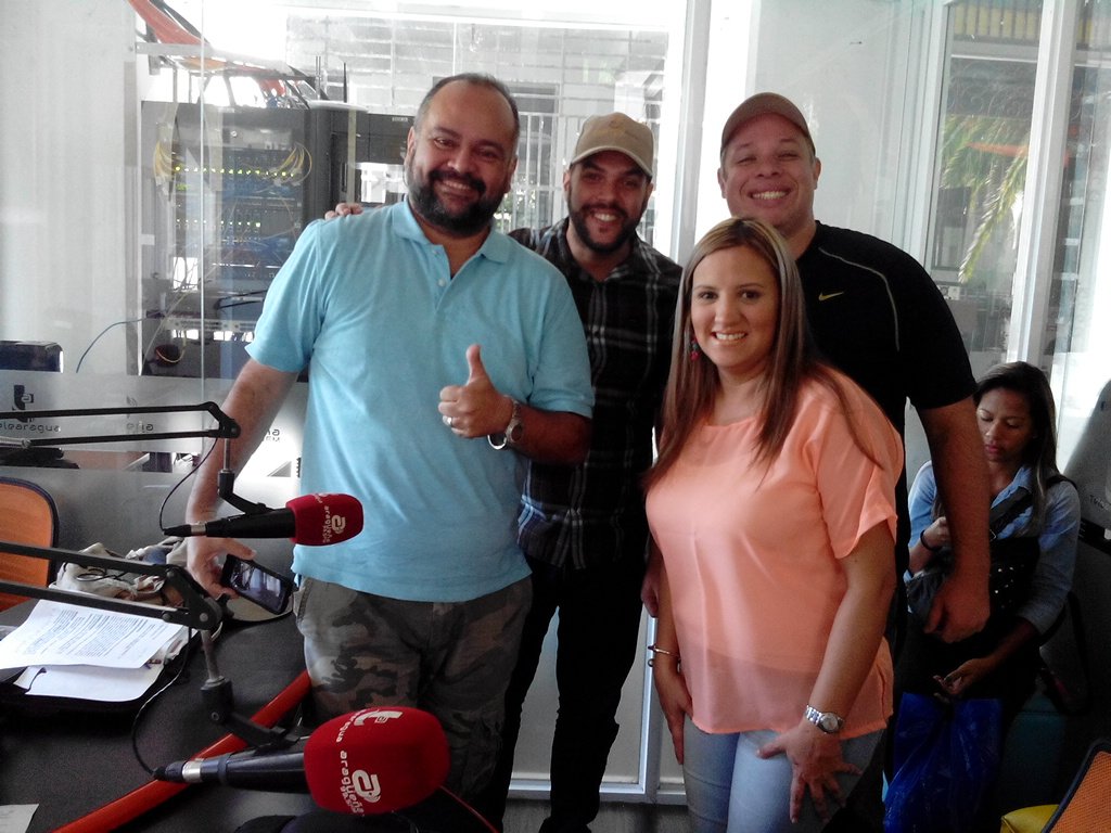 .<a href="/guayoyo_bistro/">Guayoyo Bistro</a> emprendedores del café con <a href="/LosRR995/">LosRR995</a> hoy en #CojeDato