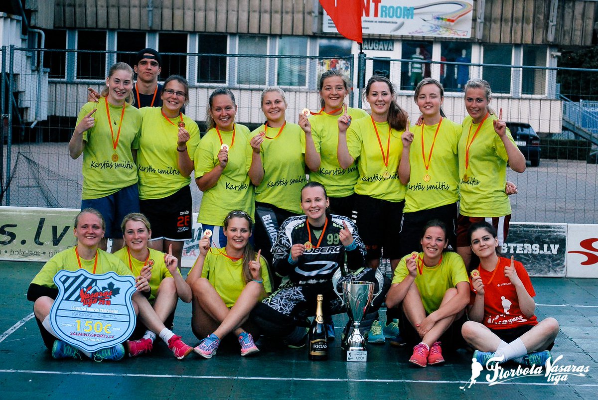 S GRUPAS ČEMPIONES - "Karstās Smiltis"! facebook.com/60159566653959… #florbols #VFL2016