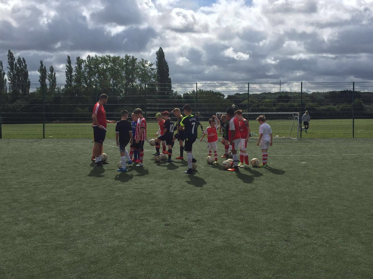 Top skills on show <a href="/Sportspace1/">Sportspace</a> Longdean for <a href="/Alexis_Sanchez/">Alexis Sánchez</a> Day #PTAWSummer2016 #AlexisSanchezBaby