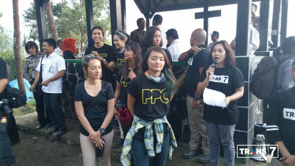 TRANS7's tweet photo. Waktunya membagi kelompok! Dan host @ppc_trans7 bertugas sebagai ketua masing-masing kelompok. #PPC71RI https://t.co/majS18OBjy
