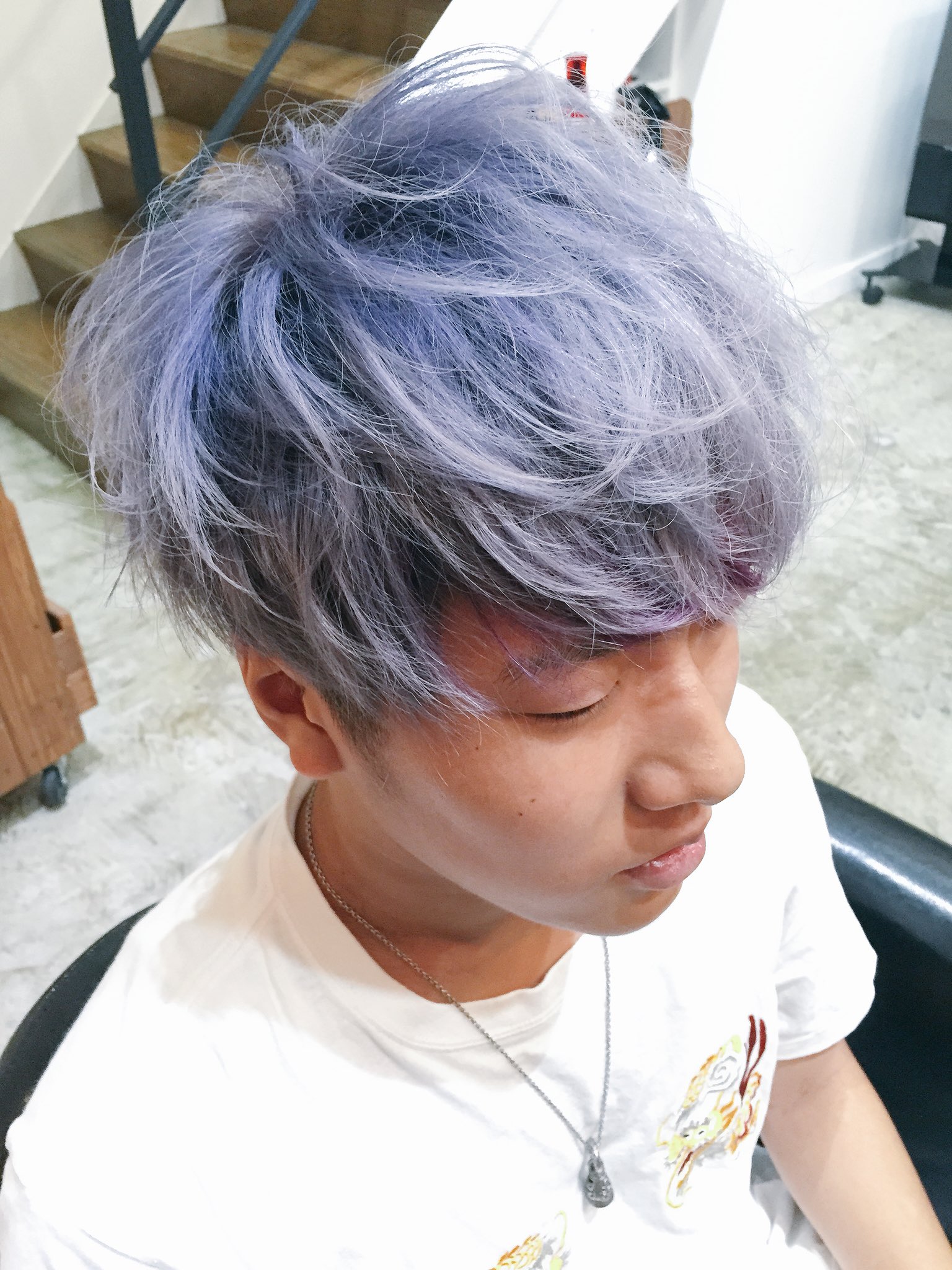 Ikedai 池下大介 メンズカット Wカラー 大阪 理美容師 ブルーバイオレットからのホワイトアッシュのルーツカラー 前髪の内側にさり気なくピンクバイオレットをアクセントでいれています 大阪 ダブルカラー メンズヘアスタイル メンズカット ルーツ Ikedai 池下大介 メンズカット Wカラー 大阪 理美容師 ブルーバイオレットからのホワイトアッシュのルーツカラー 前髪の内側にさり気なくピンクバイオレットをアクセントでいれています 大阪 ダブルカラー メンズヘアスタイル メンズカット ルーツ