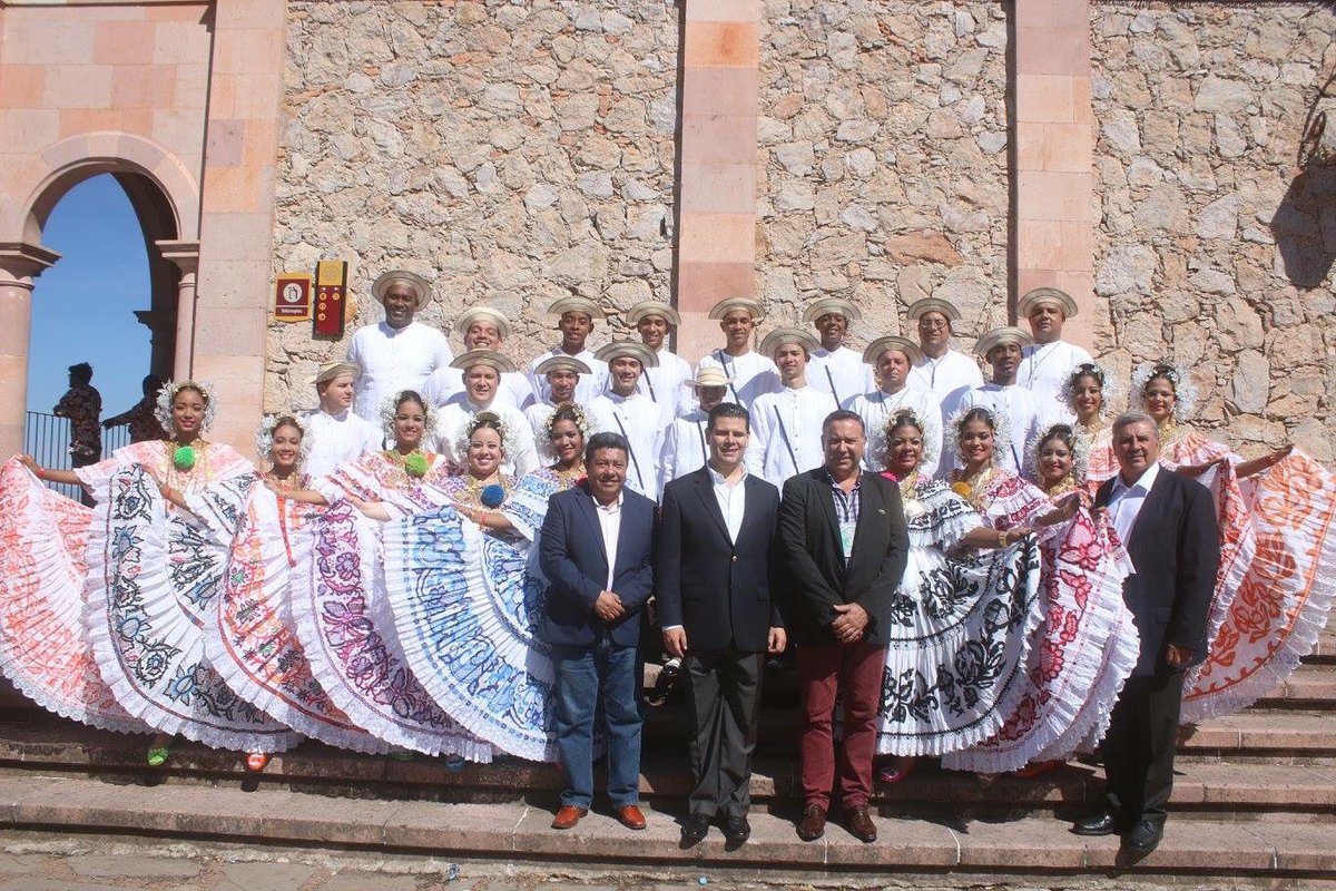 Participantes de la #Folkloriada2016, el día de hoy disfrutaron de la belleza e historia de nuestro Cerro de la Bufa