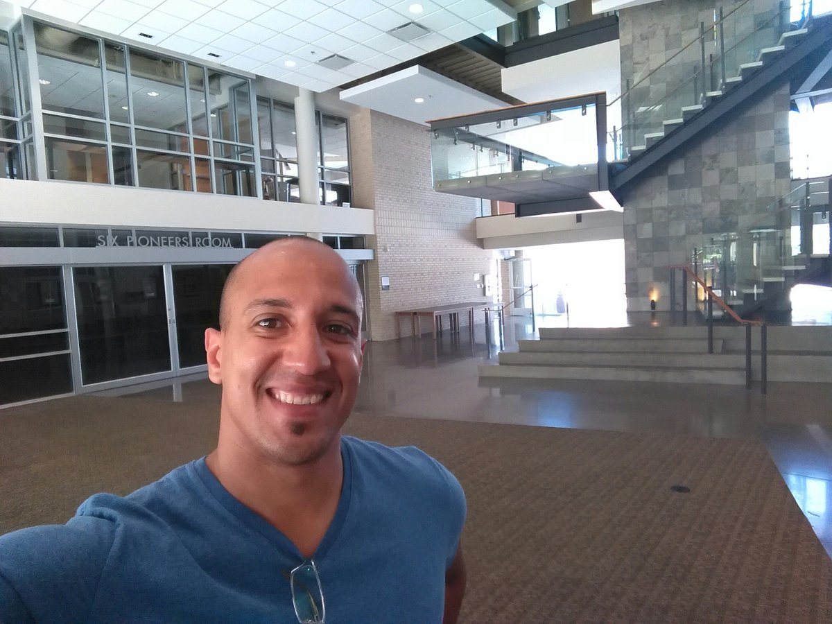 anyisi's tweet photo. Last Stop at Campuses...#UofArk! Lovin'it twice as much now! #RoadTrip #LawSchools #funatthefinish https://t.co/QX8IKWsSzW