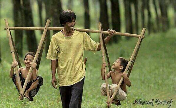 Biz gördük çok parası olup mutlu olamayan ve hiç parası olmayıp çok mutlu olan insanları.