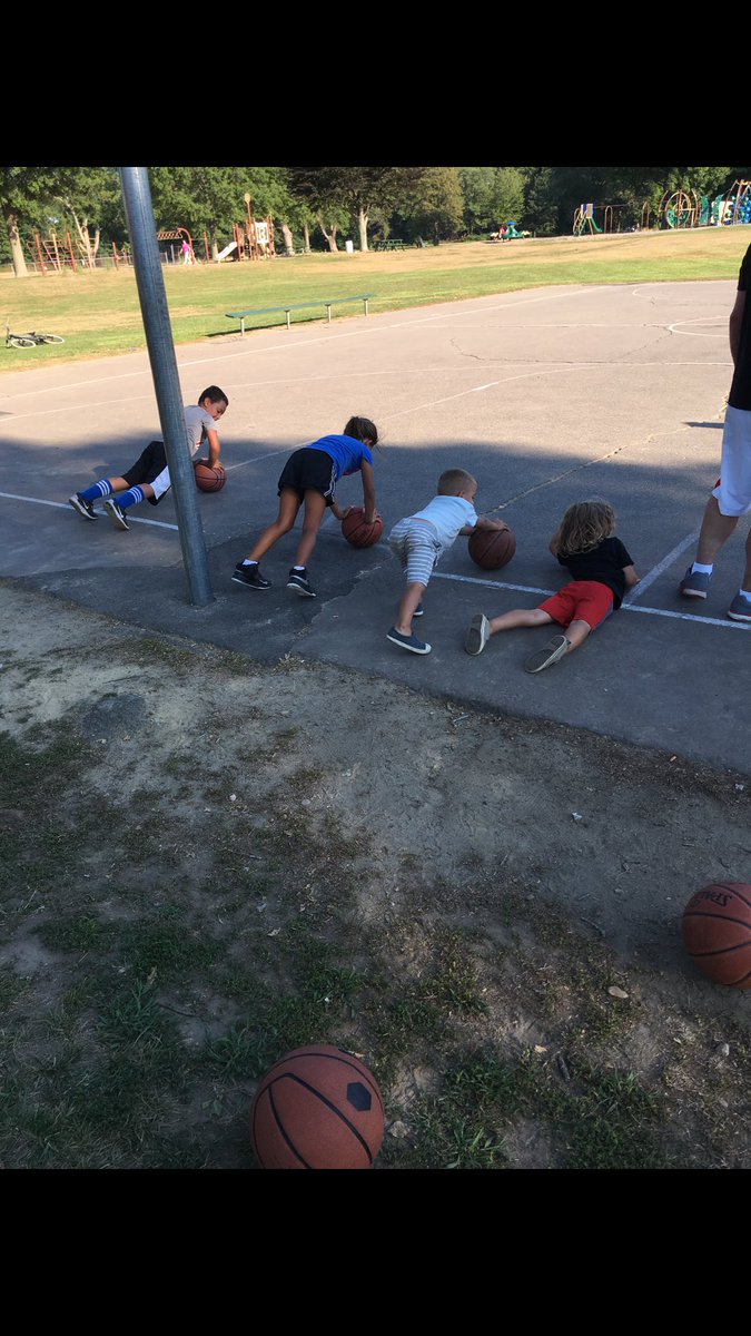 PSGEliteCoachJM's tweet photo. My nephew, my daughter, my son and my other nephew (left to right) putting n work! #RoadrunnerWay #BabyBeeps https://t.co/UMe7DhgxVh