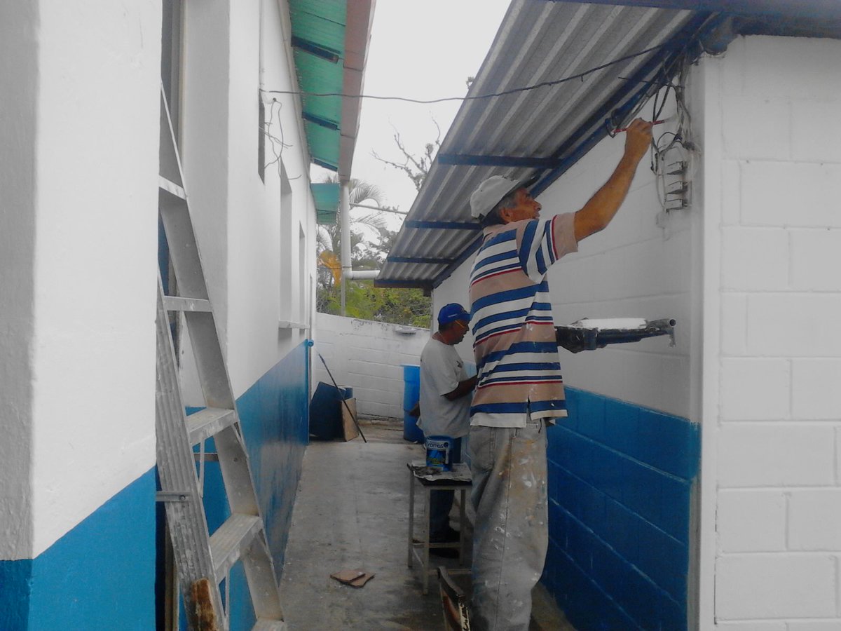 ServiEduMiranda's tweet photo. Así van los avances en las reparaciones de la Conc. Est. Taica Paracotos @EducaMiranda @gobiernomiranda @MttoMiranda https://t.co/TR7t2lteMY