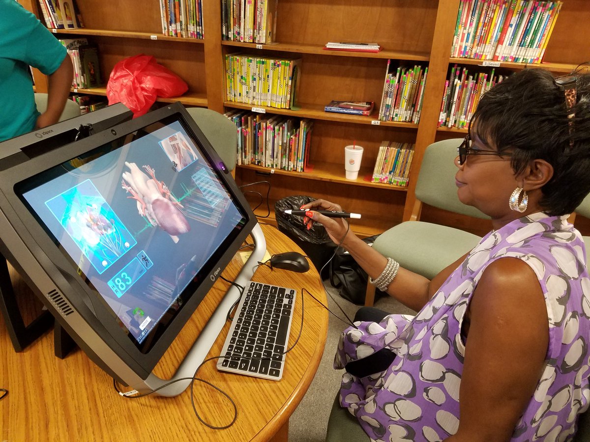 STEMEduLove's tweet photo. #zspace #stem @MarshallISD @_CindyWallace_  taking learning to a whole new level!! https://t.co/6LZ1fYdkbq