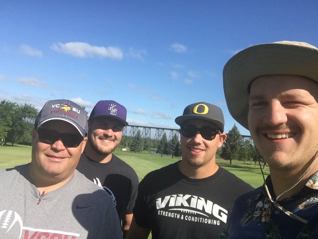 GreggHorner's tweet photo. Really good LB's. Really bad golfers. #seniorscramble #runningoutofgolfballs https://t.co/PYQ67vwNZC