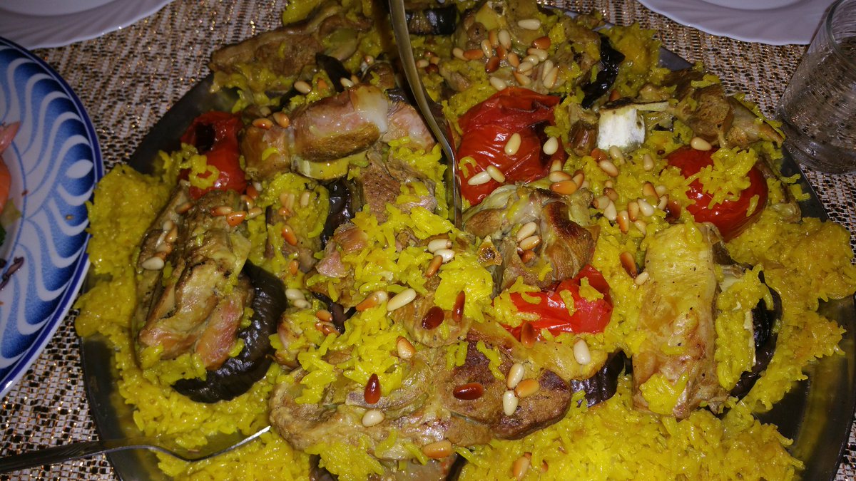 fatimafares's tweet photo. ¿El mejor #maclube? El de mi padre. Un cocinero👌#comidaárabe #comidapalestina https://t.co/c7lhlj5NGY