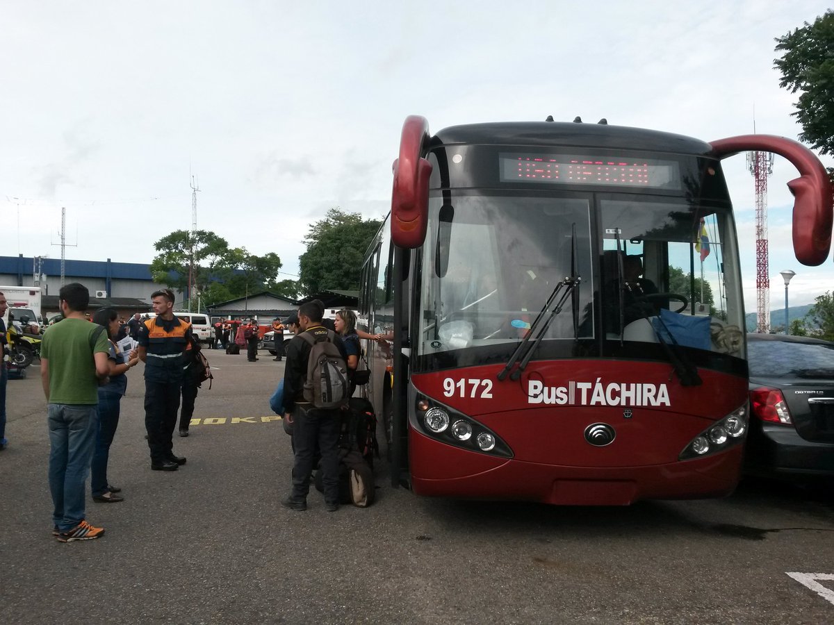 CAMARGO_GERARDO's tweet photo. Con apoyo de Transtachira @pctachira realuza despliegue de funcionarios y voluntarios pa Santo Cristo @YesnardoC https://t.co/8YPm9pfdED