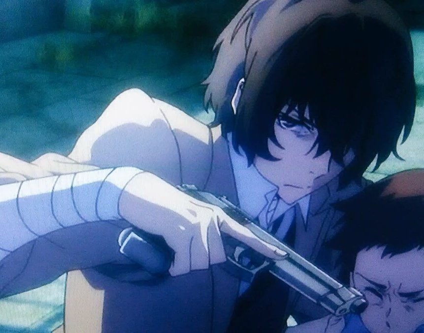 two_black_DN's tweet photo. 『自前の銃を持ち歩かないのは相変わらず』ってことは、青の使徒の時に懐から出した銃は織.田作のなんじゃないかっていう妄想。 https://t.co/tkDMpuWuRW
