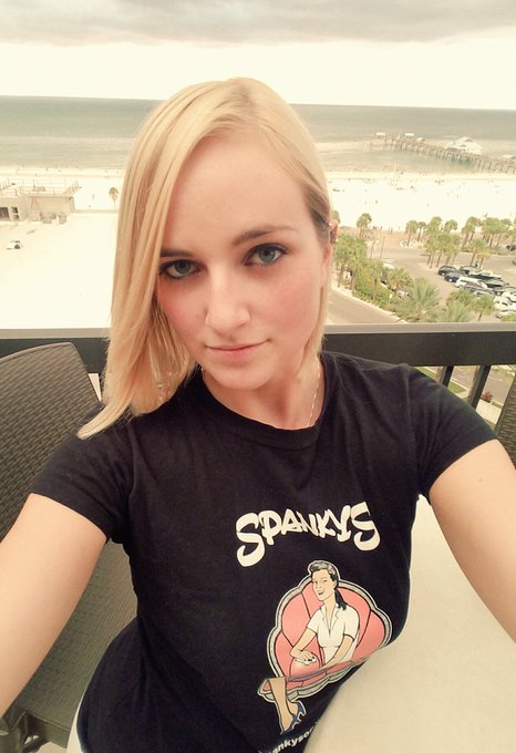 Sunset last night as storms were rolling in 😊 hope everyone has a great Thursday and please rate me on<a href="/tag/gymhair"class="tags"><span>#gymhair</span></a>