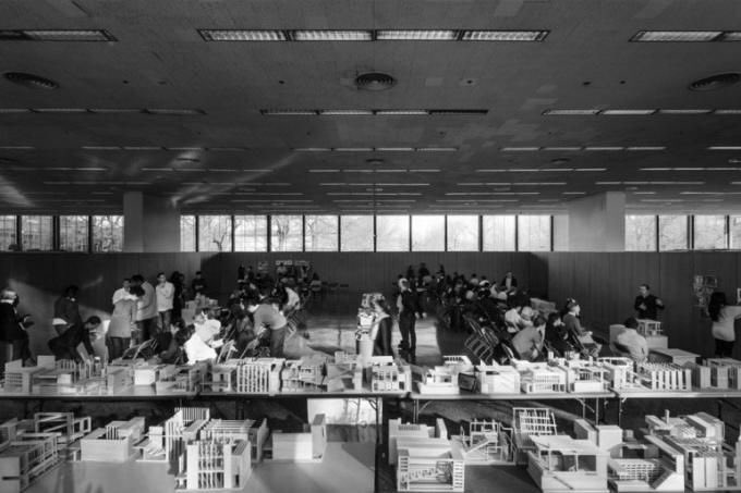 asterionix's tweet image. Crown Hall at the Illinois Institute of Technology in Chicago
by Ludwig Mies van der Rohe, 1955