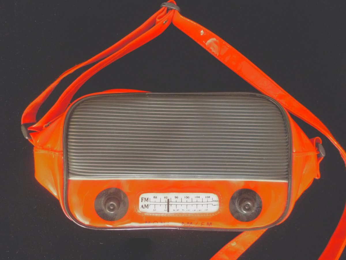 VintagePurseGal's tweet photo. #ThingsInTheMuseumofMe #Vintage radio #purse in the #collection that I bought in the #1980s-#1990s. #ItWasCoolThen https://t.co/qIOxvb8KUj