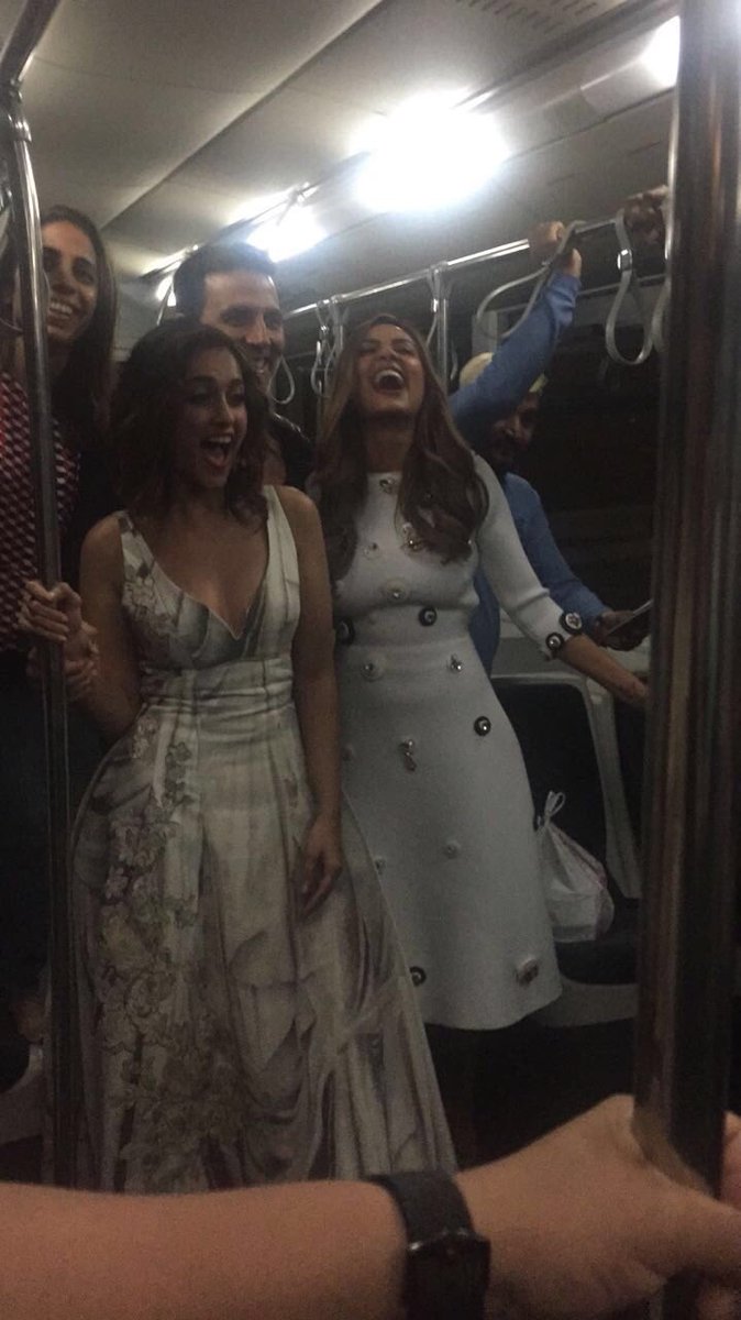 TeamKhiladi's tweet photo. Team #Rustom having fun during the promotions in Kolkata 😄 #8DaysToRustom 

Intriguing RUSTOM @akshaykumar https://t.co/ZVmk9cJyrn