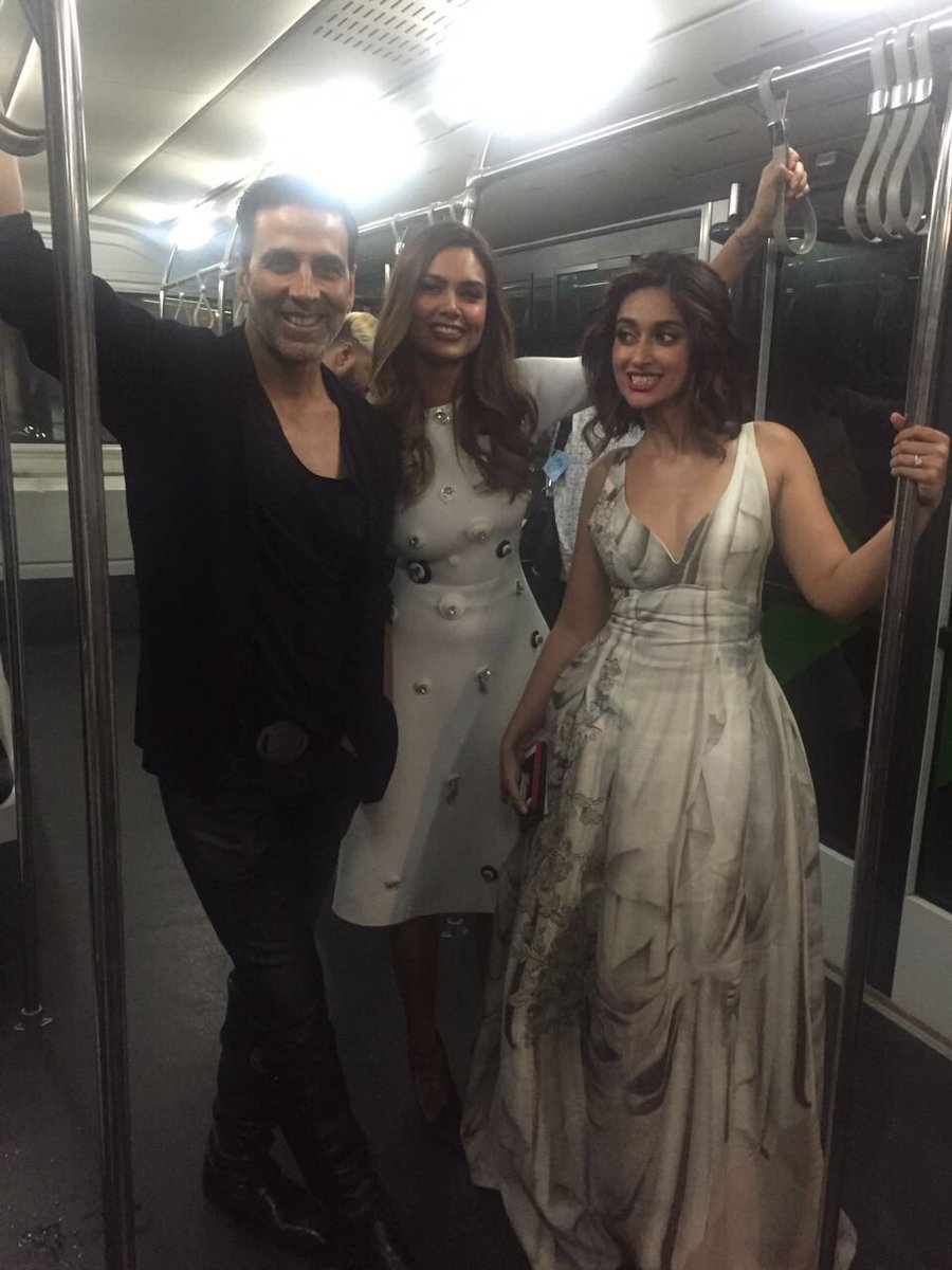 Rustom_Film's tweet photo. Thanks for keeping it real Kolkata! Time to get back to Bay. #8DaysToRustom https://t.co/gqzvtucjb8