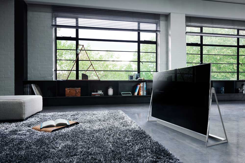VictorSoldier_'s tweet photo. Il design del nuovo tv panasonic dx800 è esagerato! Un capolavoro hi-tech https://t.co/pNsBH6hBVp #FREESTYLETV https://t.co/ZPMqUnas8Q
