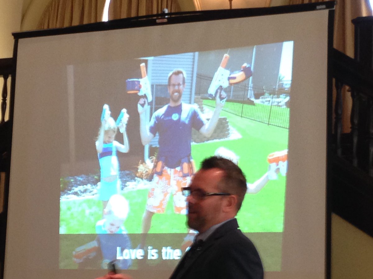 DerekBraman's tweet photo. @GustafsonBrad string off his talk at #mindshare16 with an important perspective that love is valued https://t.co/CsZPM93QqM