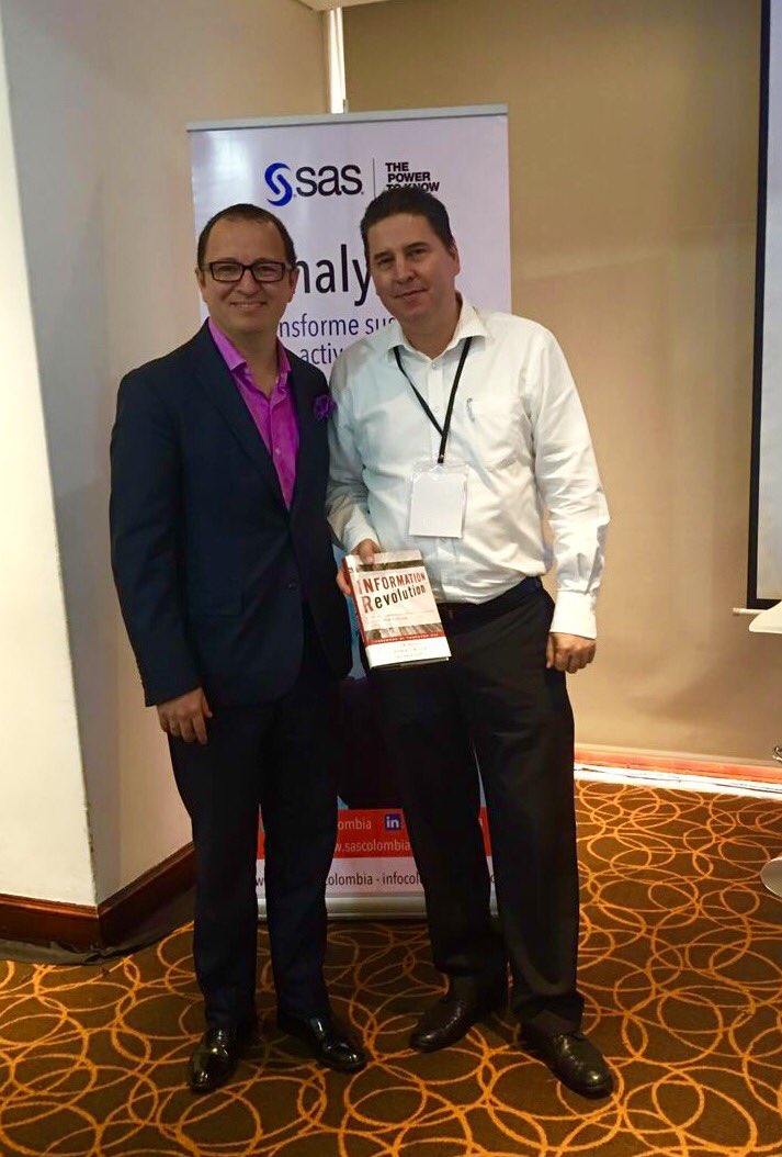 Sas_Colombia's tweet image. Felicitaciones a Mario Peláez ganador del premio en el CIO SUMMIT 2016 Medellín #SASDataManagement
