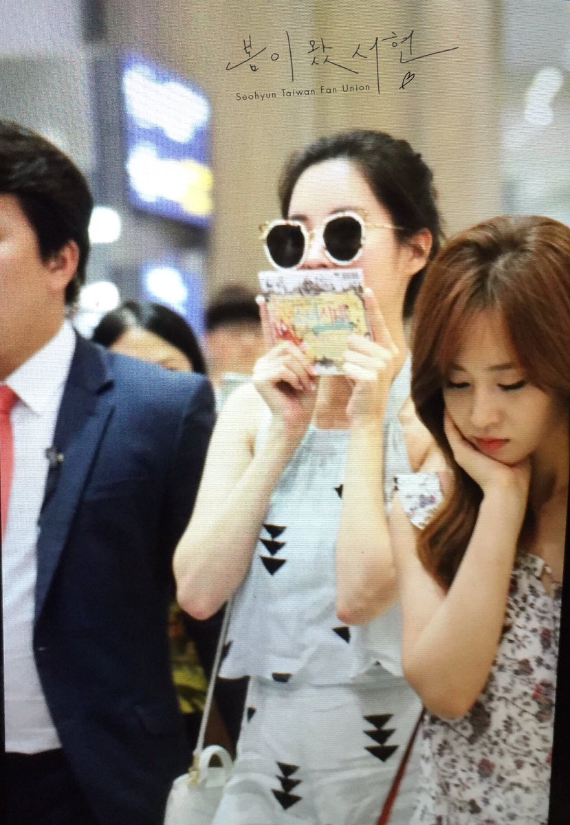 [PIC][04-08-2016]Yuri và SeoHyun trở về Hàn Quốc vào khuya nay CpBwPhiVUAARgJZ