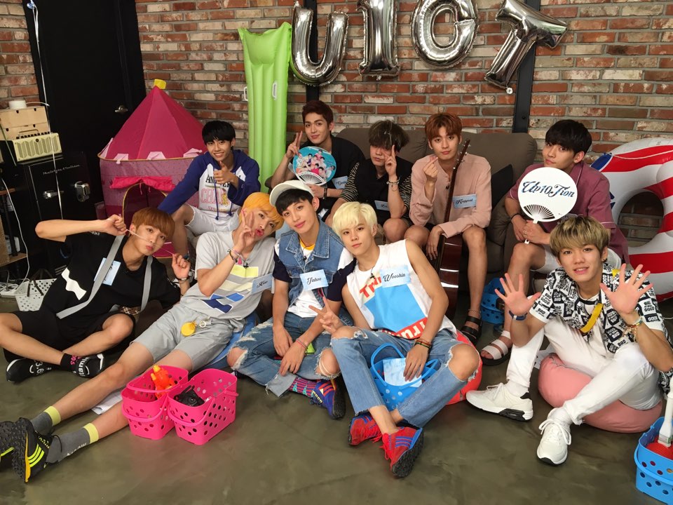 UP10TION's tweet photo. [#고결] 오늘 꿀십이들이랑 함께한 V LIVE 즐거웠어요♥ 업텐션이랑 함께하기 오늘이 딱이야! https://t.co/XW7jN20tDV