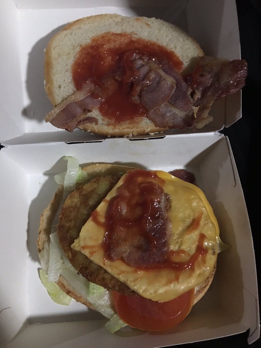 sidoots88's tweet photo. I'm sure there's supposed to be some chicken on my bun ?? @kfc https://t.co/3hqZqE947J