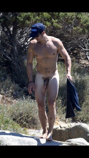 GuyCandy_'s tweet photo. Orlando Bloom uncensored 😳 https://t.co/J3b23EEj3H