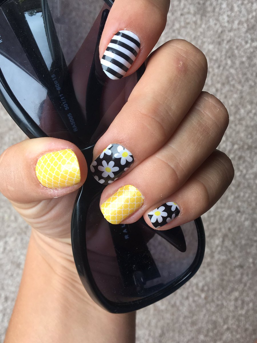 vikijordan's tweet photo. @StaceySolomon I know the feeling, stare at my nails all the time #Jamberry #nailpersonality https://t.co/UHhHqlXwJ2