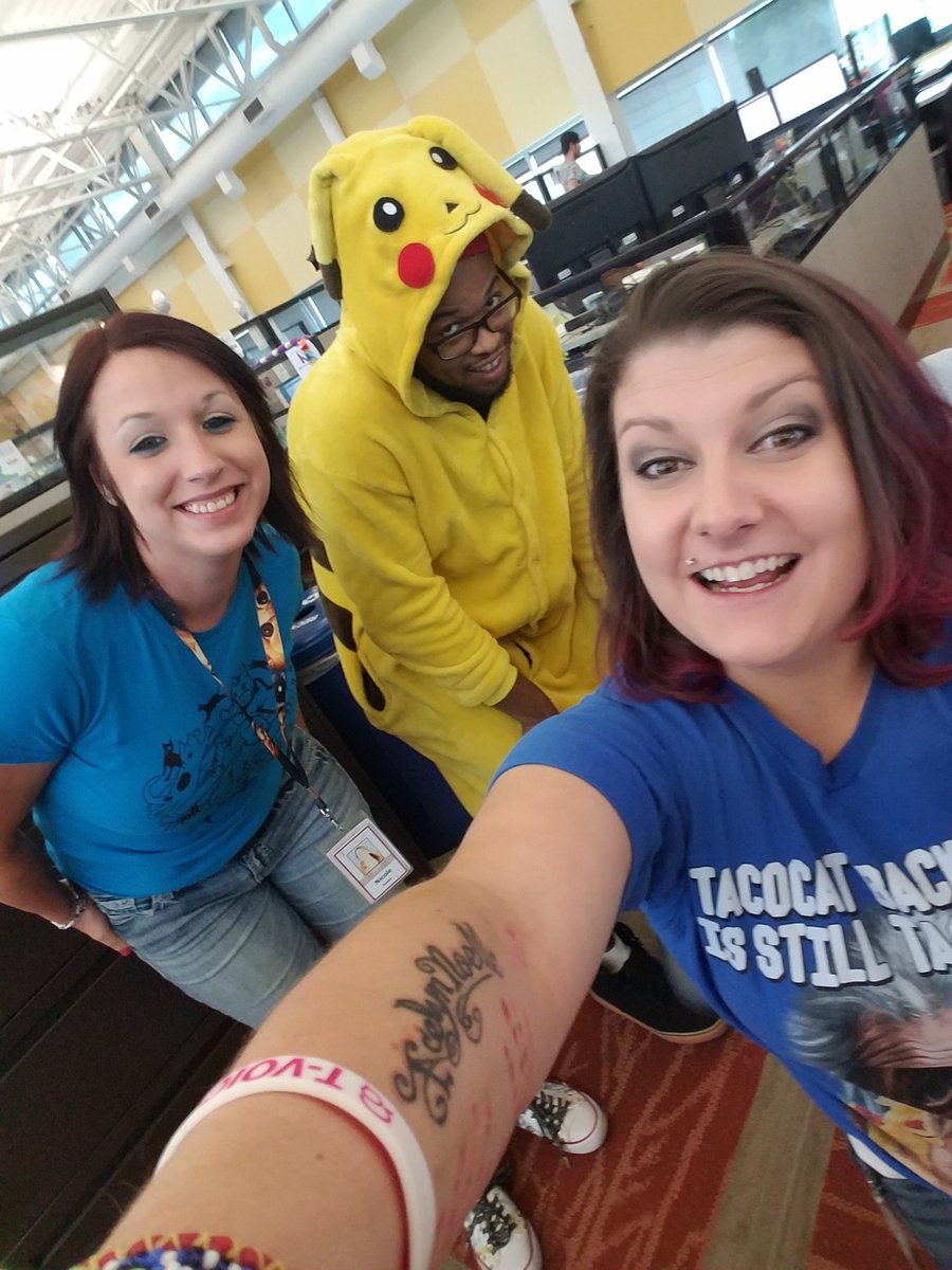 Megz3287's tweet photo. This place is silly and makes my heart happy! #MagentaVortex #StormICT #dididoitright? #didwesavetheselfies? https://t.co/mi7Dy4b3Q6
