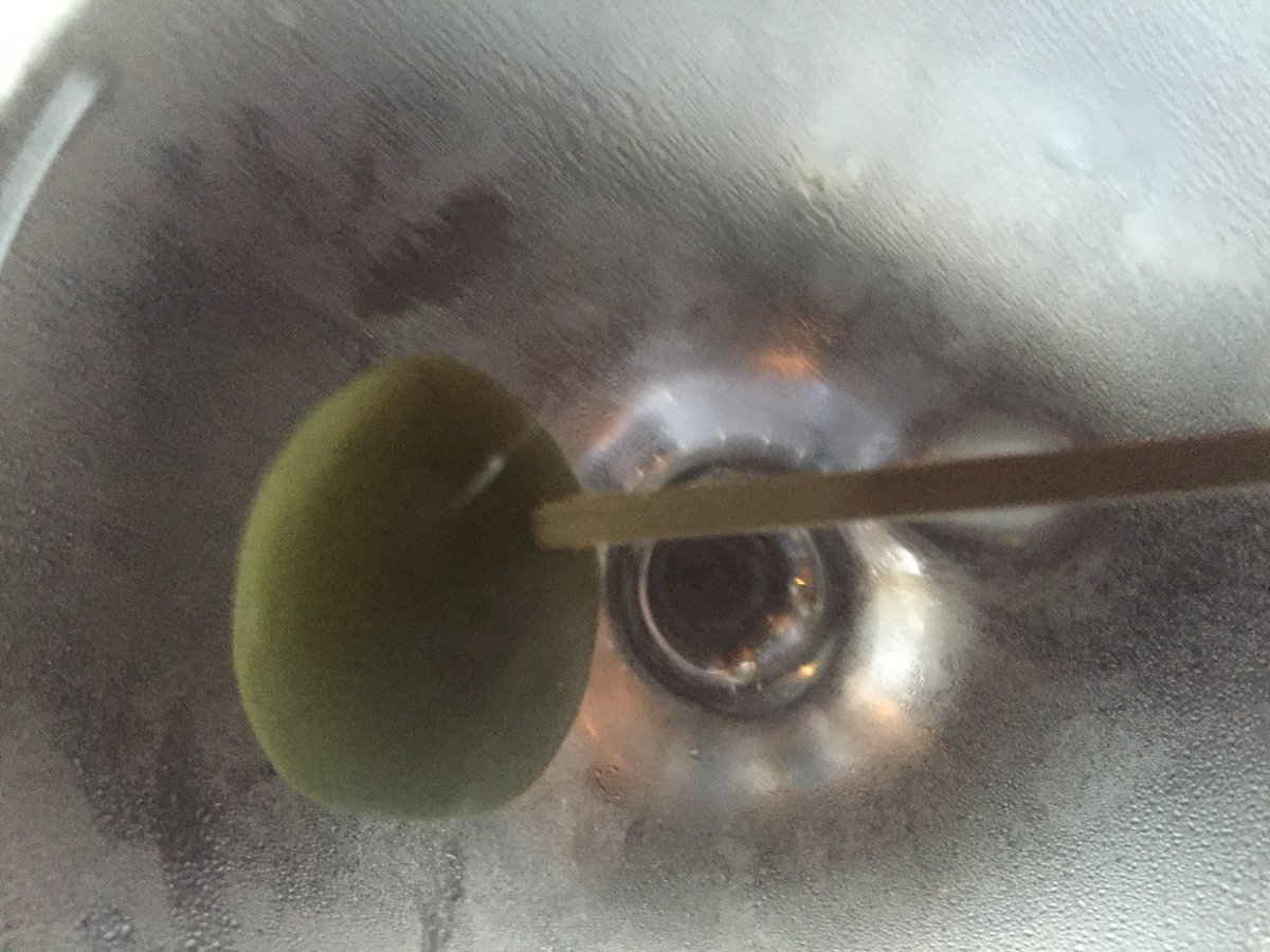 barryslounge's tweet photo. #Olive #DryMartini @TheBotanistGin #JustWhatTheDoctorOrdered https://t.co/CAcQ7hBDef