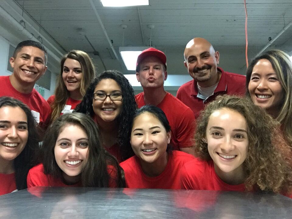 lilliansamra's tweet photo. #g210 Volunteer Day 🎯 @adolfopandoiii @bdussan @_shannonrosales @erica427 @vivalafoxblog https://t.co/zTRRvJ863g