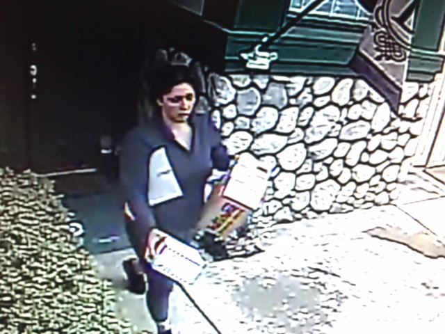 FontanaPD's tweet photo. #FontanaPD Package Theft. If you recognize this suspect, please contact Fontana Police Department, 909-350-7740 https://t.co/eH1OnZ6Mv3
