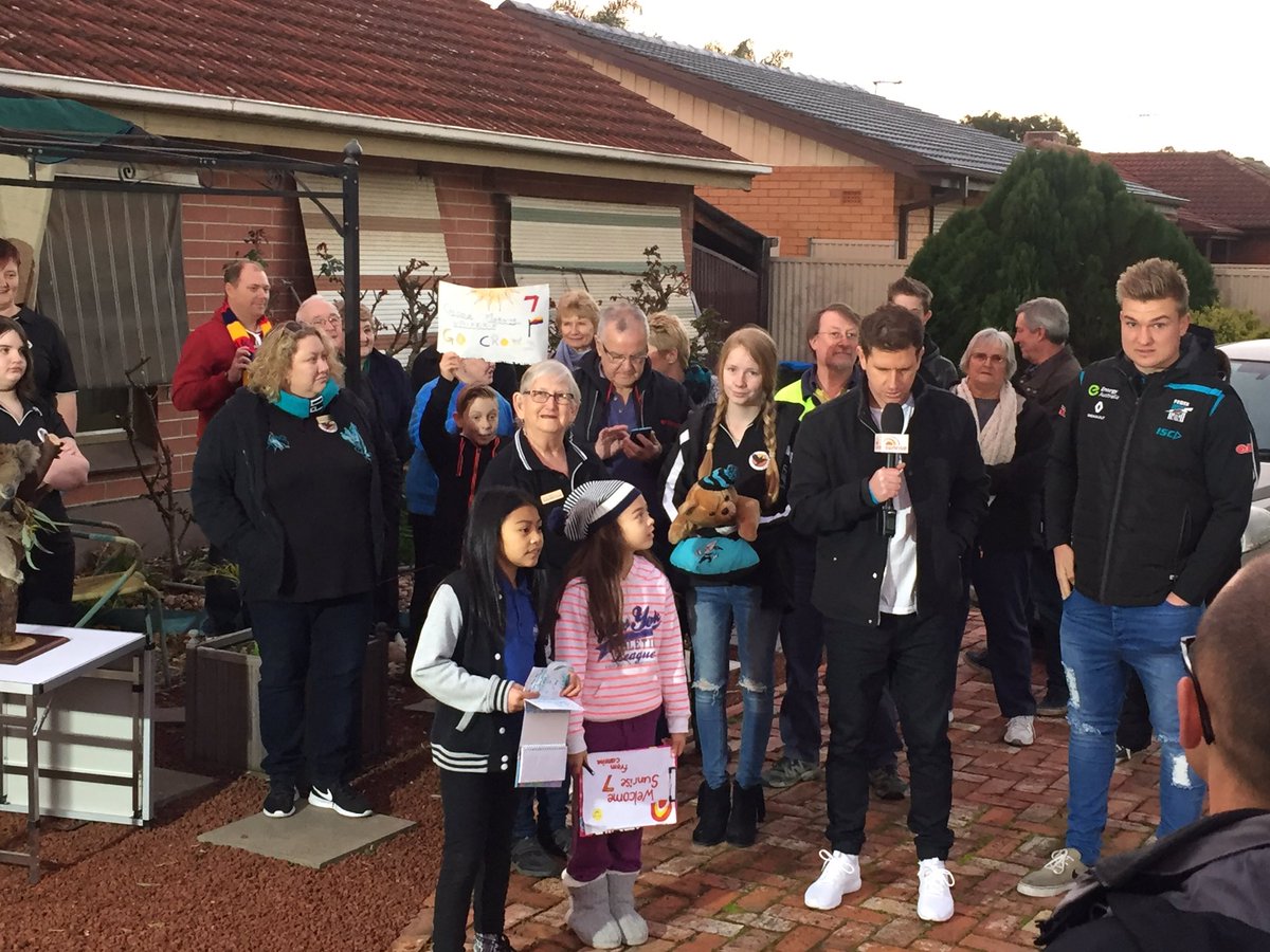 PAFC's tweet image. .@wines16 &amp;amp; the @sunriseon7 team LIVE from Gepps Cross with the latest weather. #itscold #reallycold