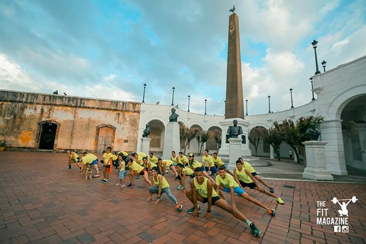 clubcorredores2's tweet photo. Nuestro Club en La Plaza de Francia en el Casco Antiguo #actitudcc2 https://t.co/EMp0QDCvQ4