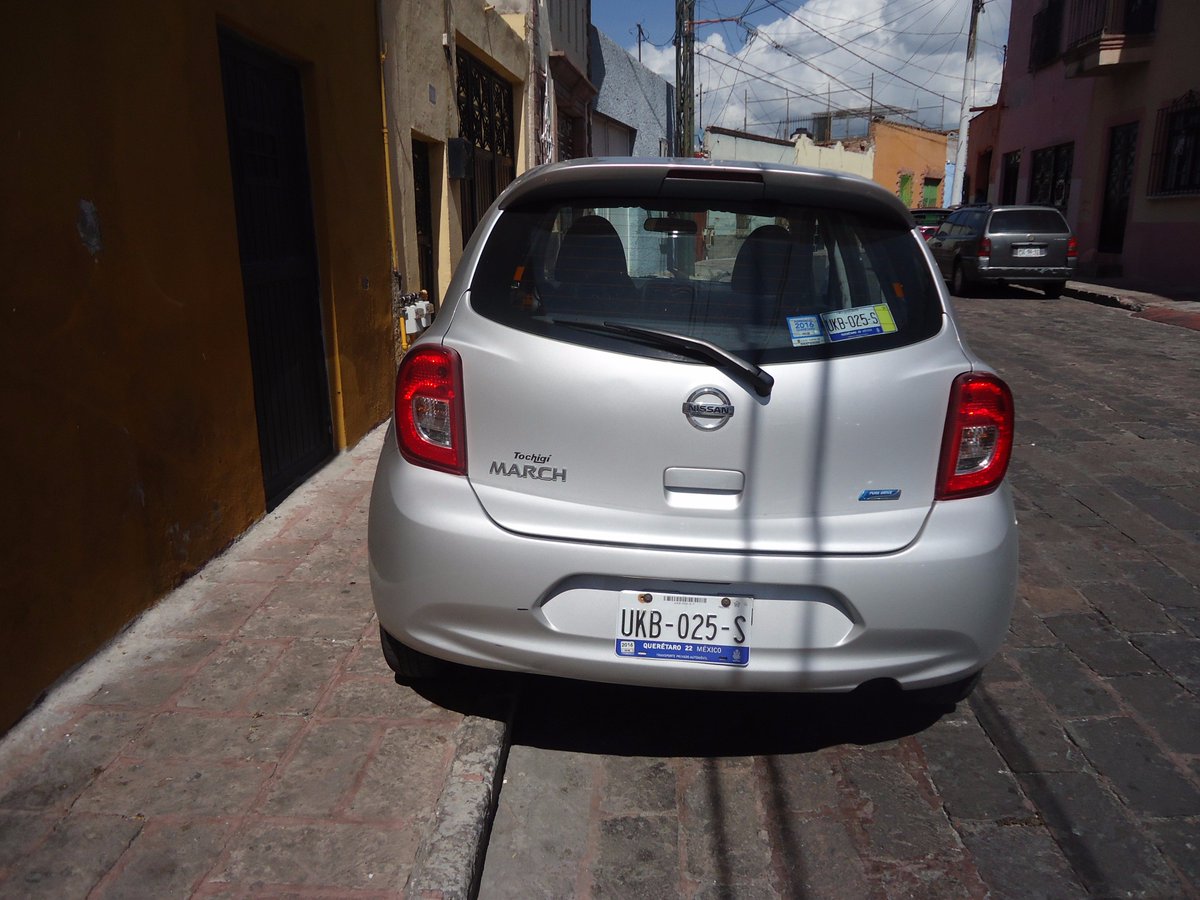 ocmqro's tweet photo. @SSPMQueretaro Una vez más. 16 de septiembre, entre Damian Carmona y 5 de mayo, un auto más valioso que las personas https://t.co/IvxOcBT7cy