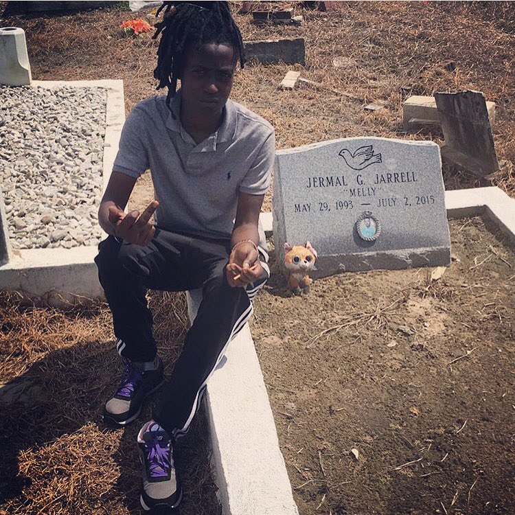Day_Dayy3's tweet photo. My everything 😢❤️🕊 @Trilla_M3l https://t.co/6WhjRYiiCi