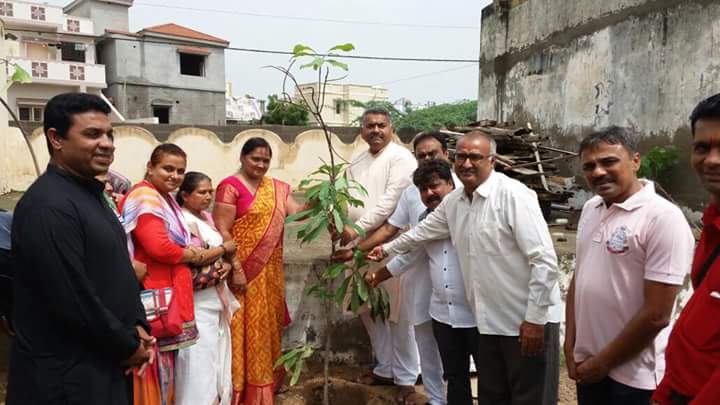 ivishalthacker's tweet image. માંડવી નગરપાલિકા દ્વારા વુક્ષારોપણ @DaveAniruddh #SelfieWithATree #selfiewithplant @narendramodi @ChaudhryShankar