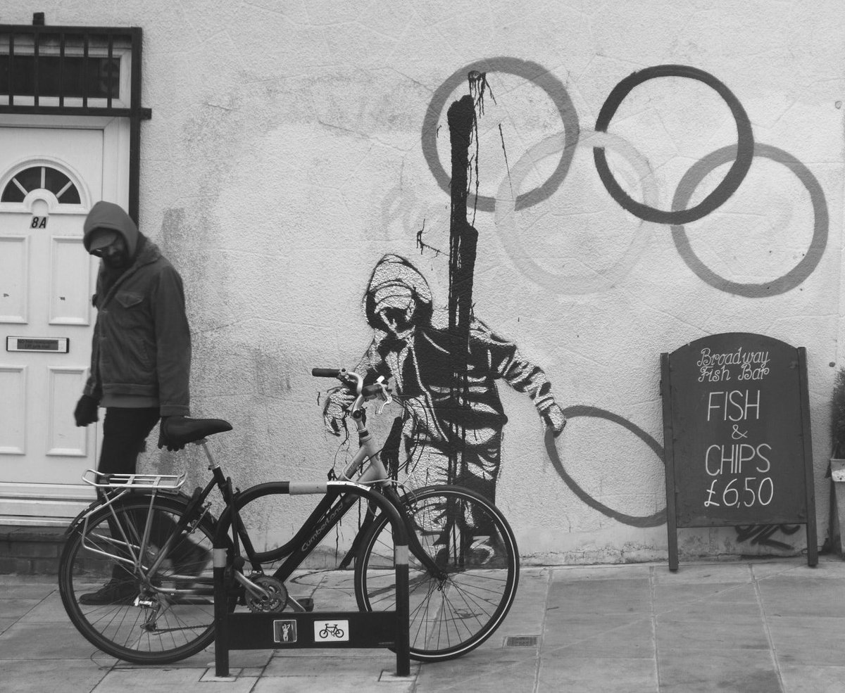 chithart's tweet photo. @Aon_BusIns  Life imitates art. Photographing this street art in E8, a chance in a million happened #AonChanceComp https://t.co/fVOvWojYNq