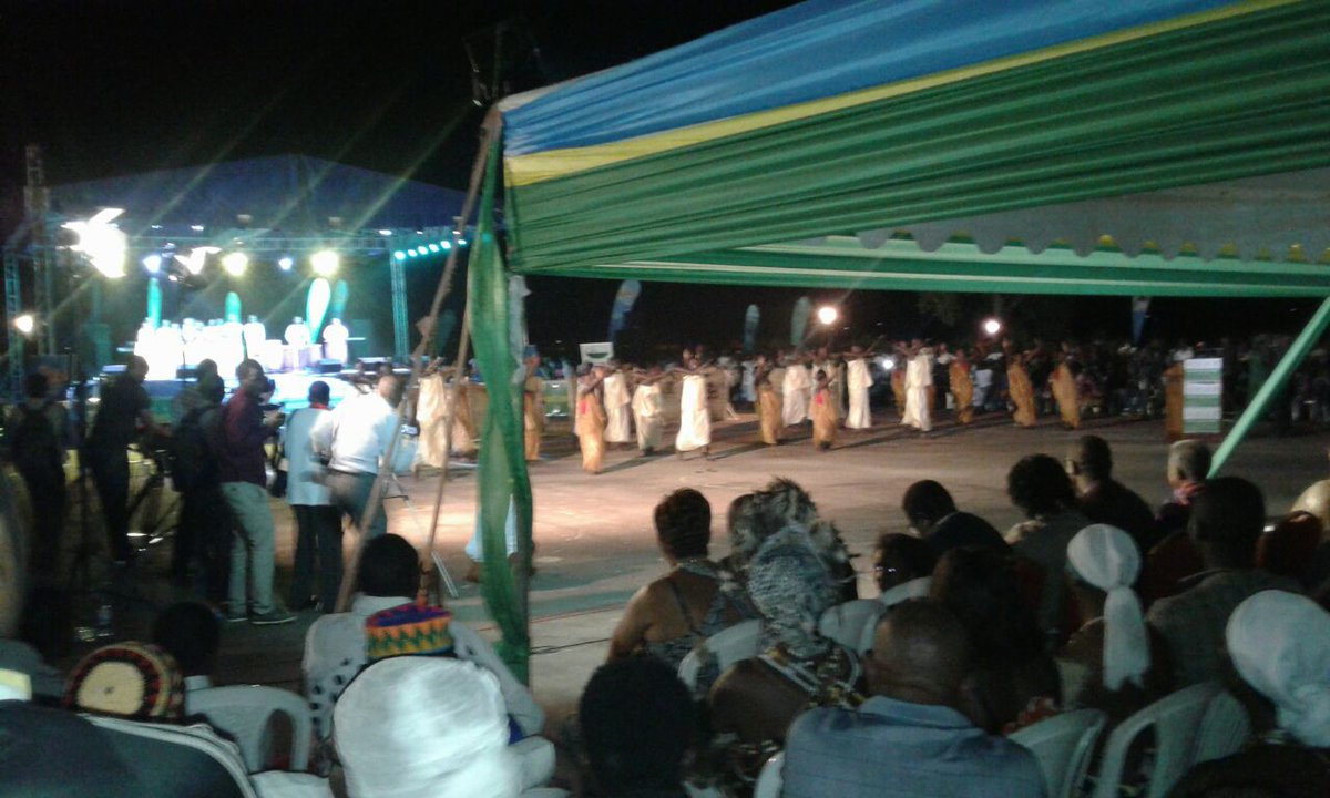 Tkanobana's tweet photo. #FESPAD2016 in @nyanzadistrict now Itorero "Urugangazi"on the stage #Umuganura2016" Inyanza Twataramye" https://t.co/SebuWV7LvS