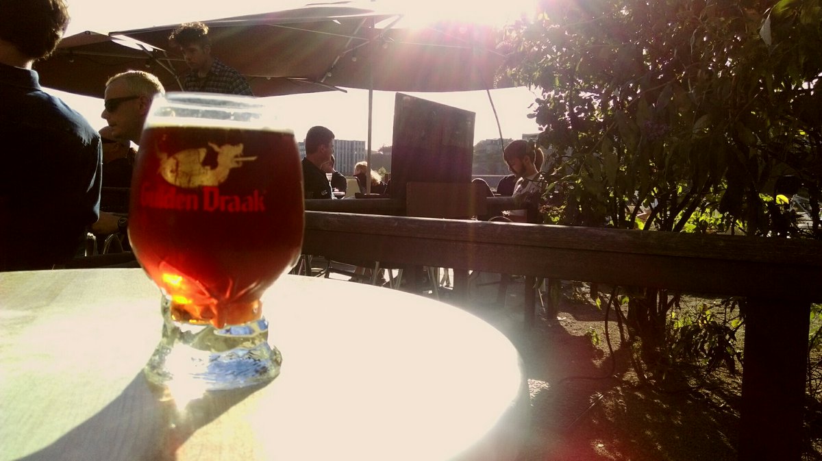 GaelHervePhoto's tweet photo. #PicsArt #afterwork #enfinunebiere #photodemerde #yapludebete #guldendraak #vaisetrebourre @LeFerrailleur https://t.co/rcikVDNaUu