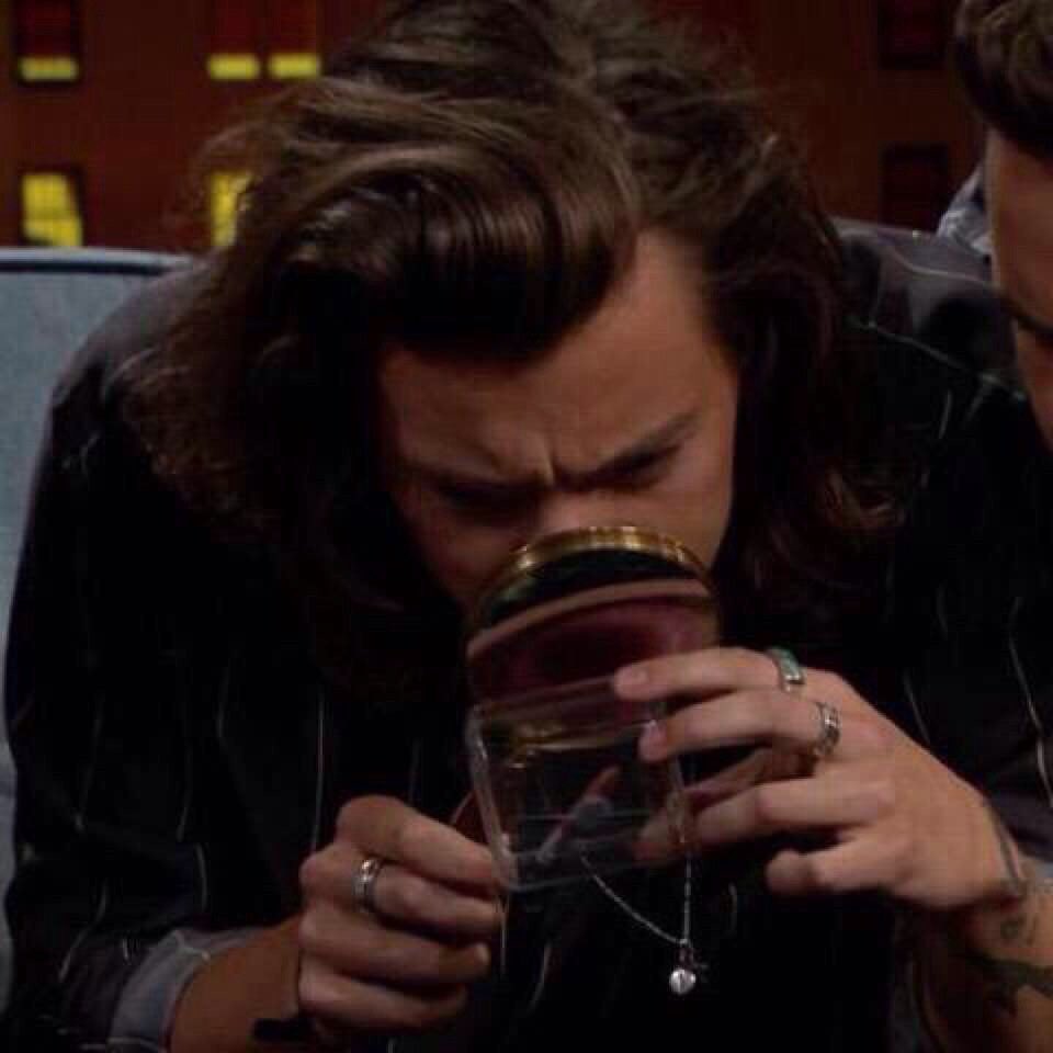 Fan_1DUpdates's tweet photo. Fandom right now 
#DunkirkTrailer https://t.co/z0NQRWeiUe