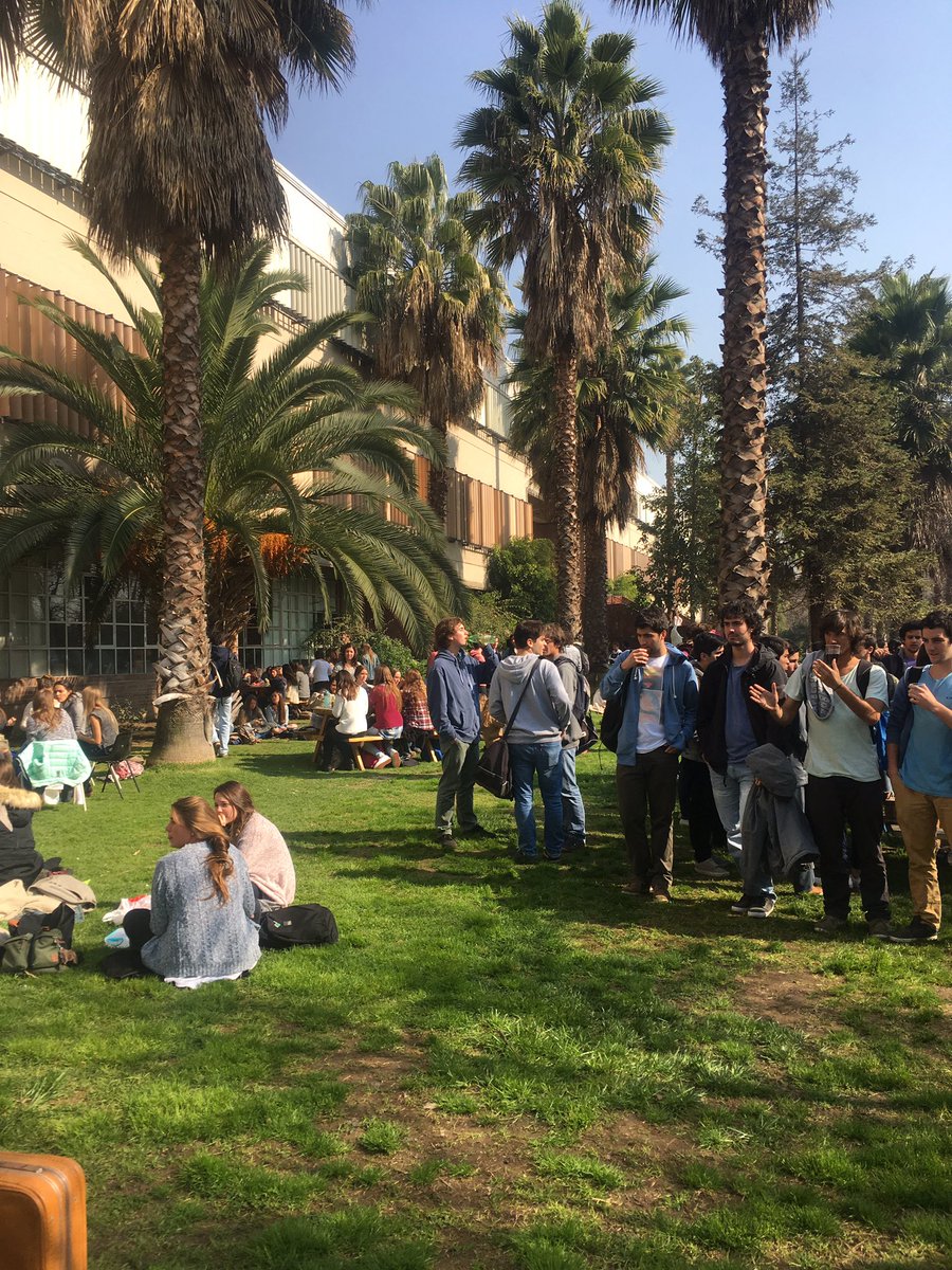 Ya estamos en la bienvenida a este segundo semestre! Asado + música en vivo con nuestro compañero #FelipeUbeda!!