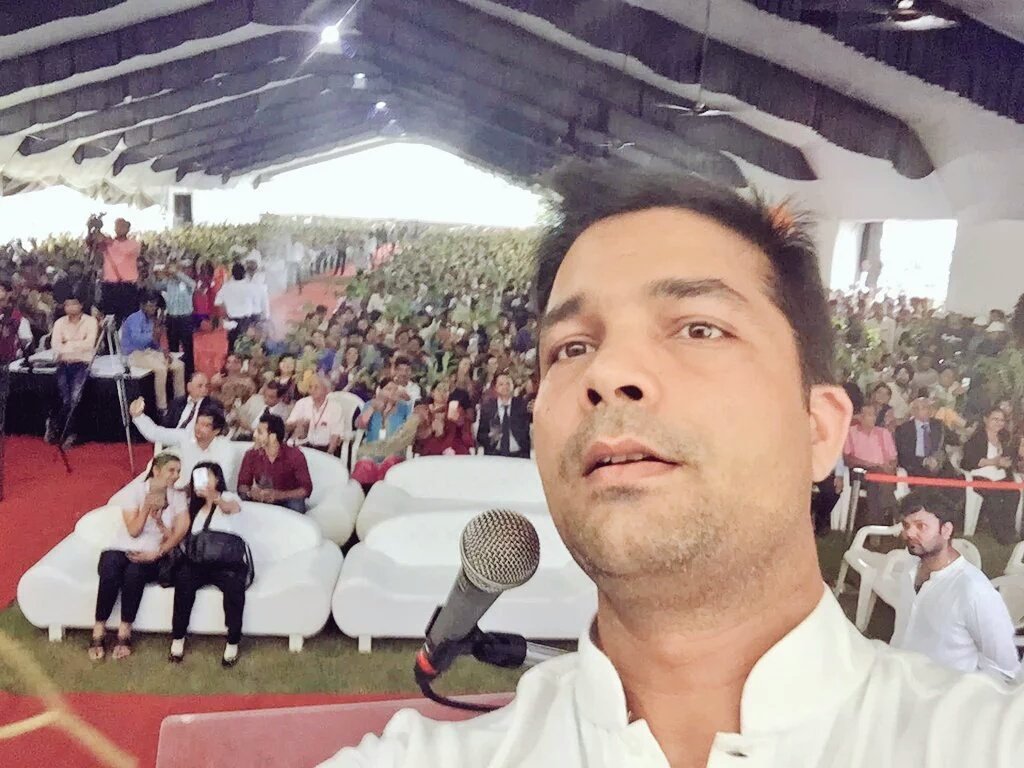 ivishalthacker's tweet photo. ગુજરાત યુવા ભાજપાના ઉપપ્રમુખ શ્રી @PrakaashGurjar #SelfieWithATree #selfiewithplant @narendramodi @ChaudhryShankar https://t.co/cSBbyPFlj5
