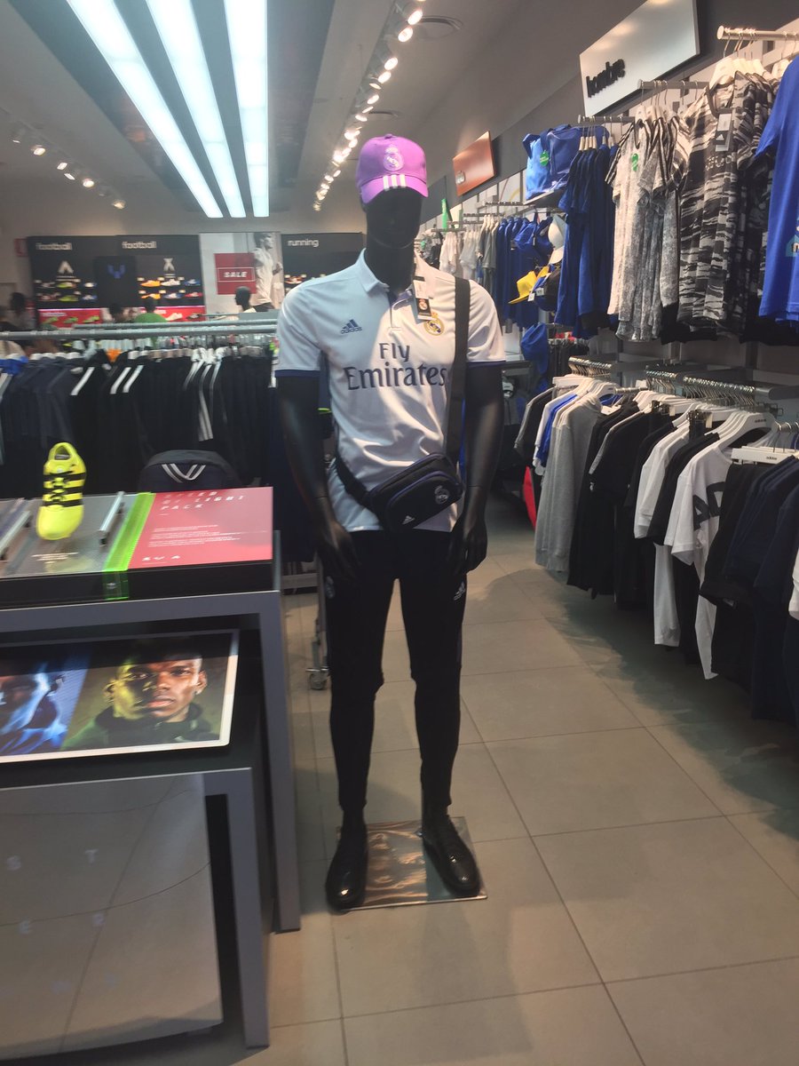 ismalva10's tweet photo. Guiño de Pogba al Madrid @HoyEnDeportes4 @ElChirincirco https://t.co/wKPQFy6xg6