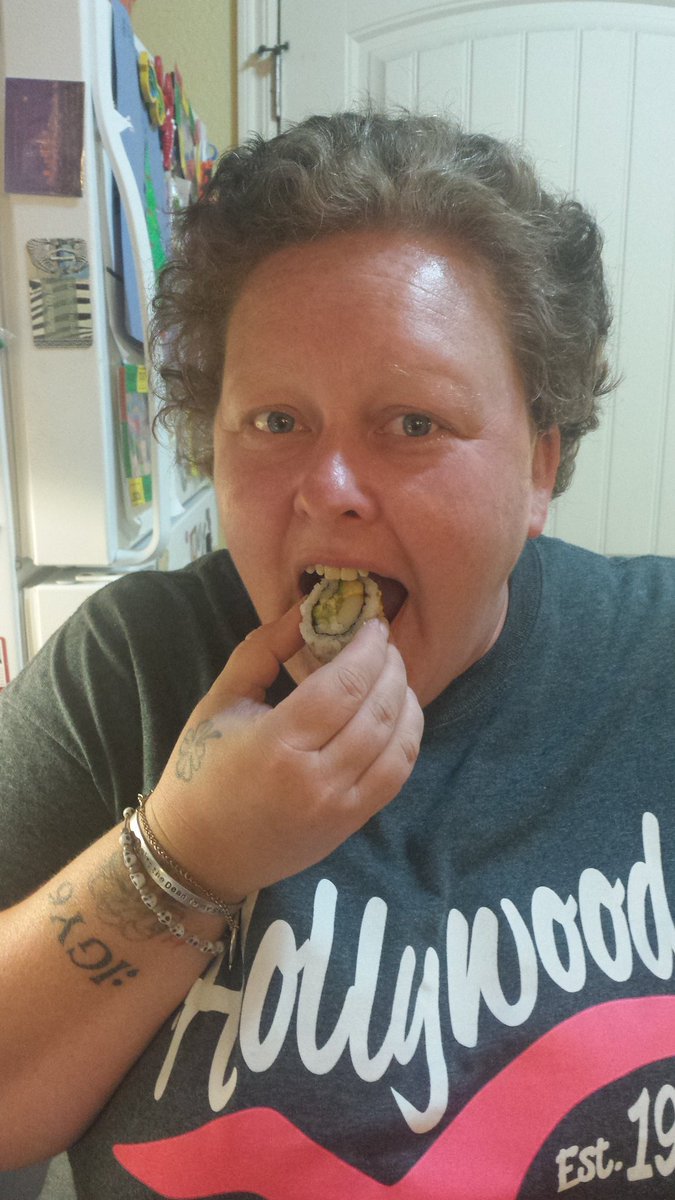 girlorangel's tweet image. @OfficialBrianaB @kimrhodes4real always wanted to try sushi but always to scared until today #teampudding